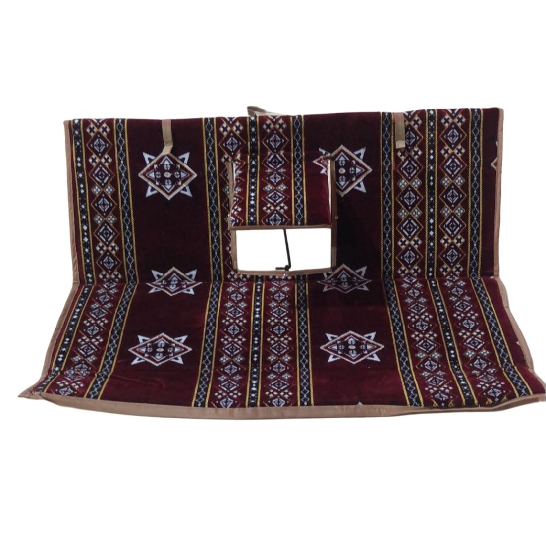 Single-seater iron chair with cushion